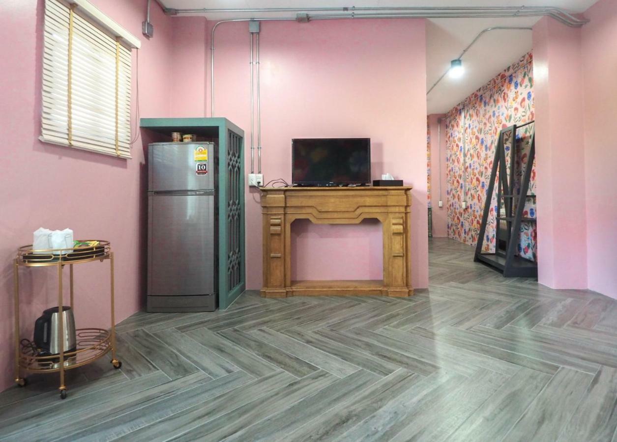 ดับเบิลยูไอดับเบิลยู มินิโฮเต็ล Bed & Breakfast กรุงเทพมหานคร ภายนอก รูปภาพ